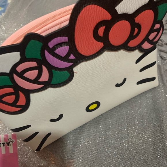 Hello Kitty White and Pink Cosmetic Bag - Picture 2 of 8